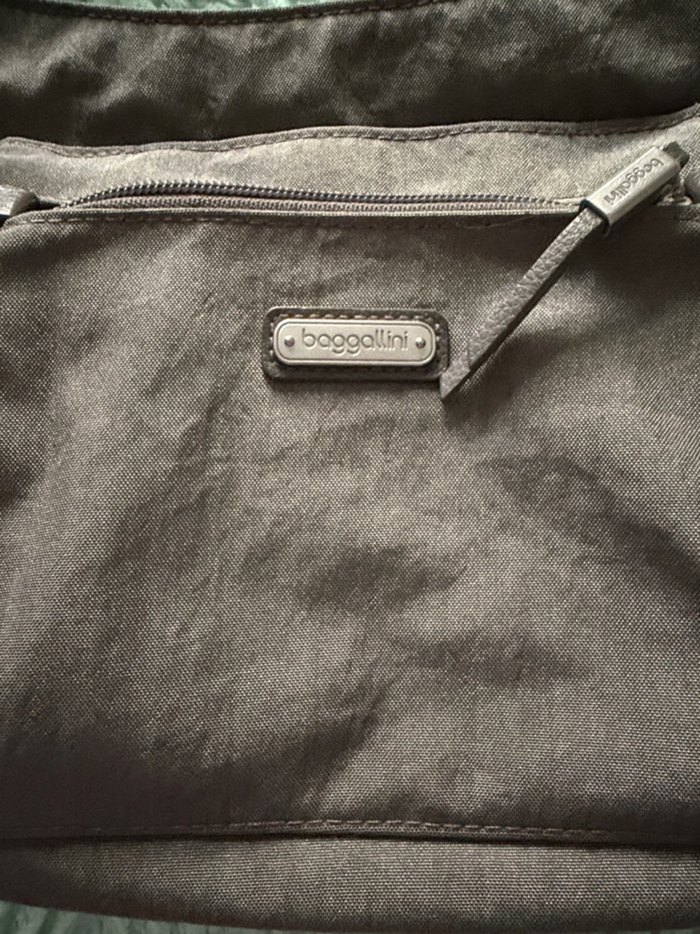 Baggallini Uptown Crossbody bag w/ Wristlet - Picture 3 of 6